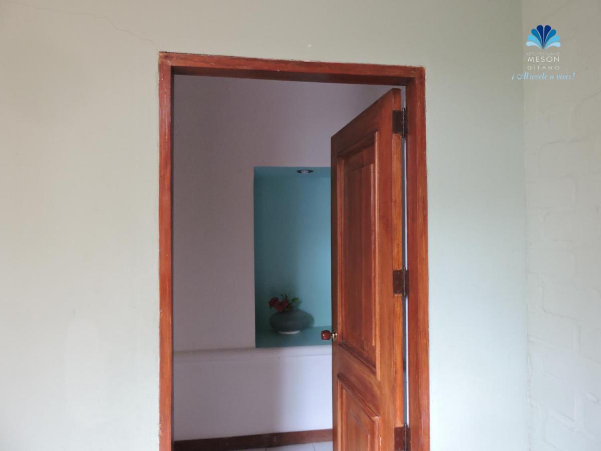 Hotel y Restaurante Mesón del Gitano Caucasia Quarto foto