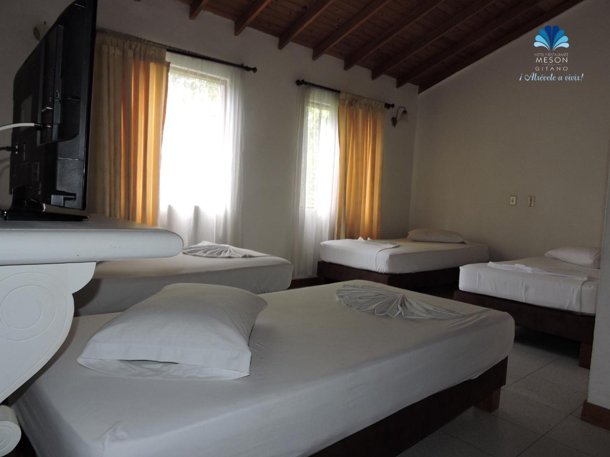Hotel y Restaurante Mesón del Gitano Caucasia Quarto foto