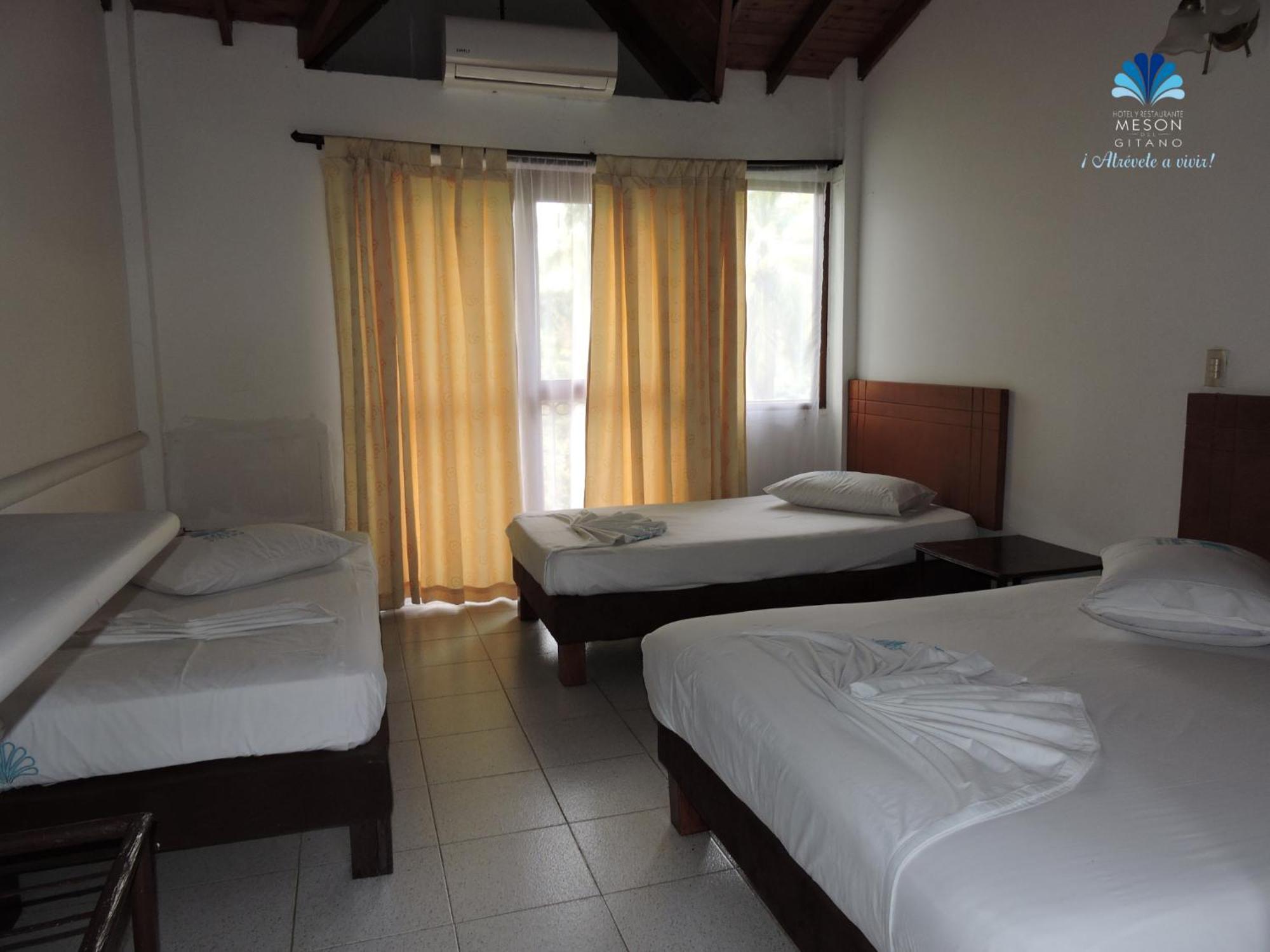 Hotel y Restaurante Mesón del Gitano Caucasia Quarto foto