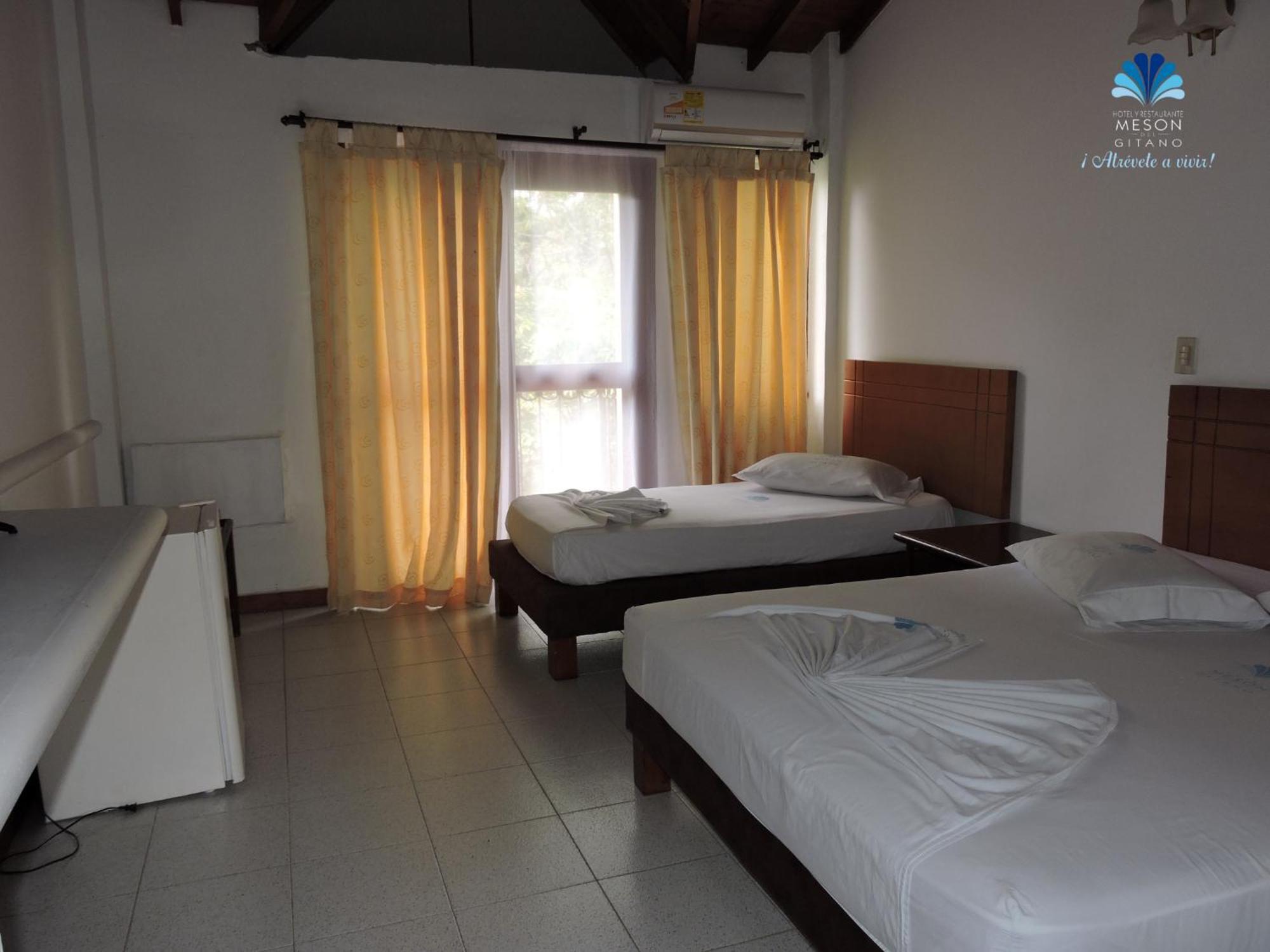 Hotel y Restaurante Mesón del Gitano Caucasia Quarto foto